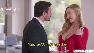 Doggy chị trưởng phòng thường xuyên để lộ quần lót với chiếc váy ngắn