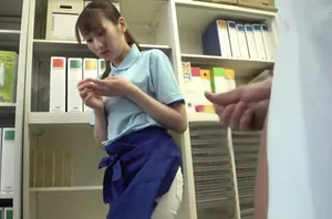 Thanh niên có cuộc sống như mơ khi được chuyển đến ở cùng 3 nữ đồng nghiệp