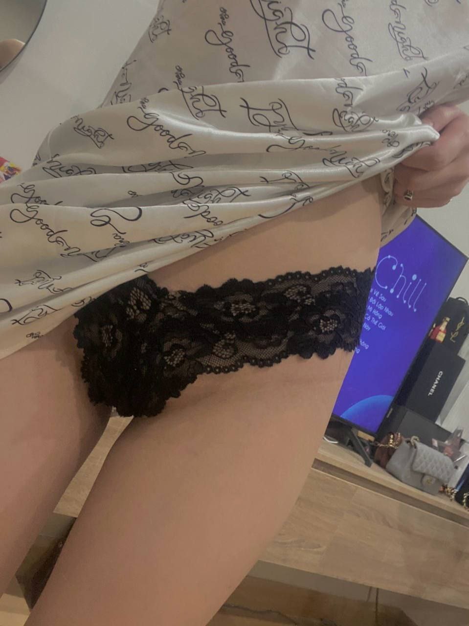Thanh niên nghiện sex bị bạn thân của vợ yêu phát hiện được
